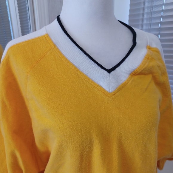 4/$60 Yellow & White Tee - Size Large - Picture 2 of 6